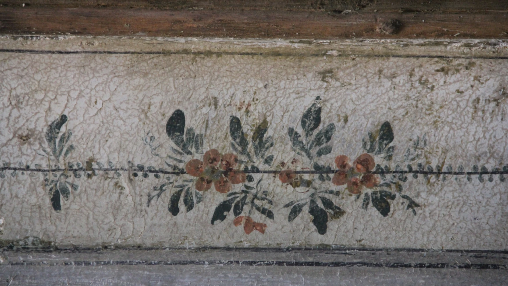 Tarihi camide 250 yıllık Osmanlı motifleri gün yüzüne çıkarıldı
