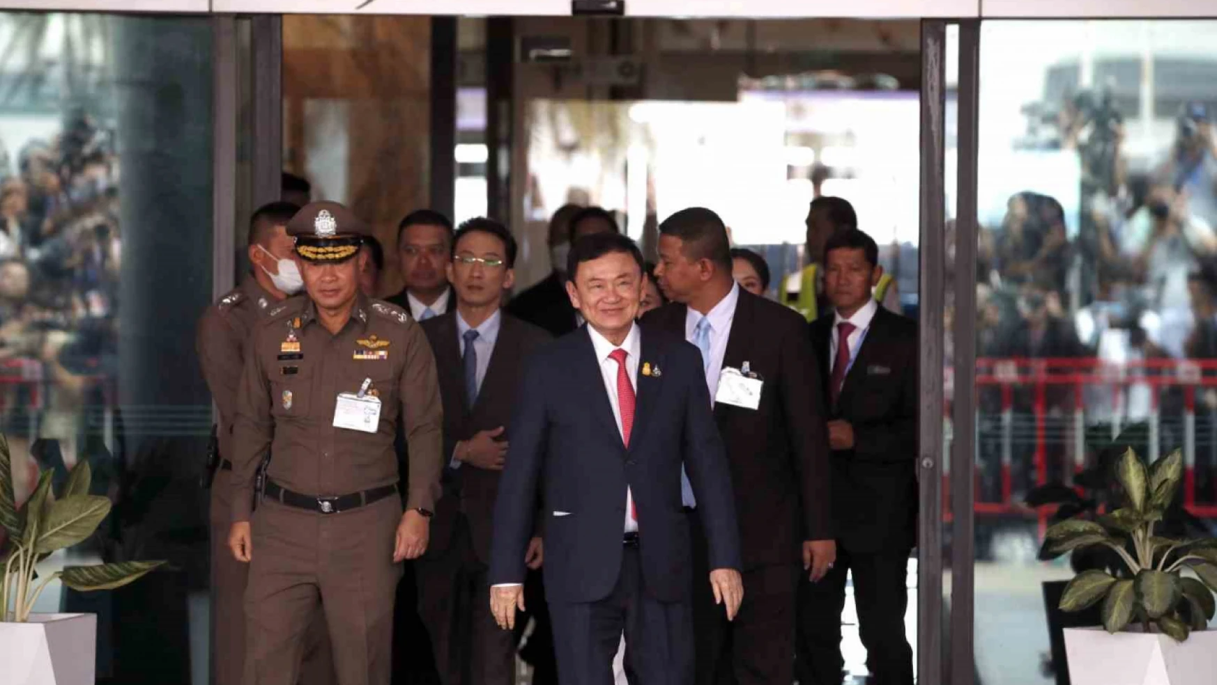 Tayland'ın eski Başbakanı Thaksin'e şartlı tahliye kararı