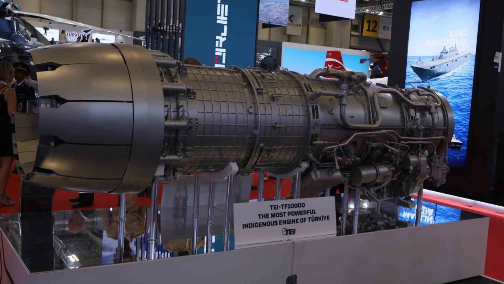 TEI'nin ürettiği yerli ve milli havacılık motorları İDEF Fuarı'nda yerini aldı