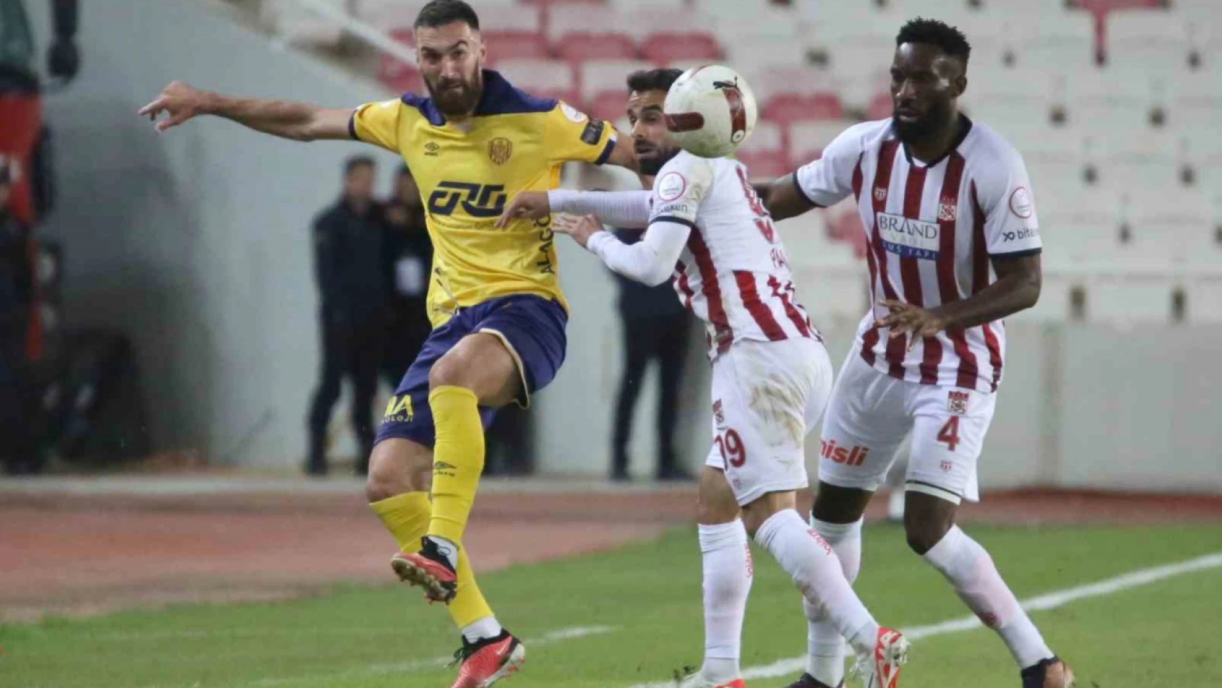 Trendyol Süper Lig: E.Y Sivasspor: 1 - MKE Ankaragücü: 1  (İlk yarı)