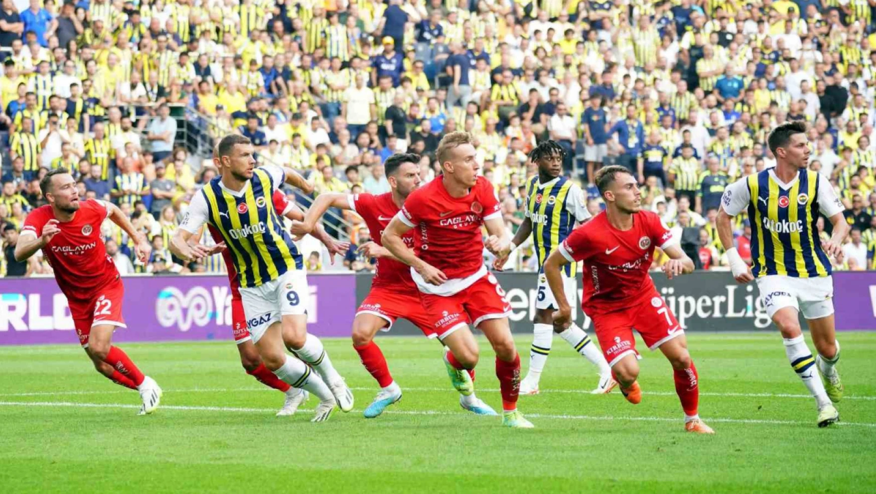 Trendyol Süper Lig: Fenerbahçe: 1 - Antalyaspor: 1 (İlk yarı)