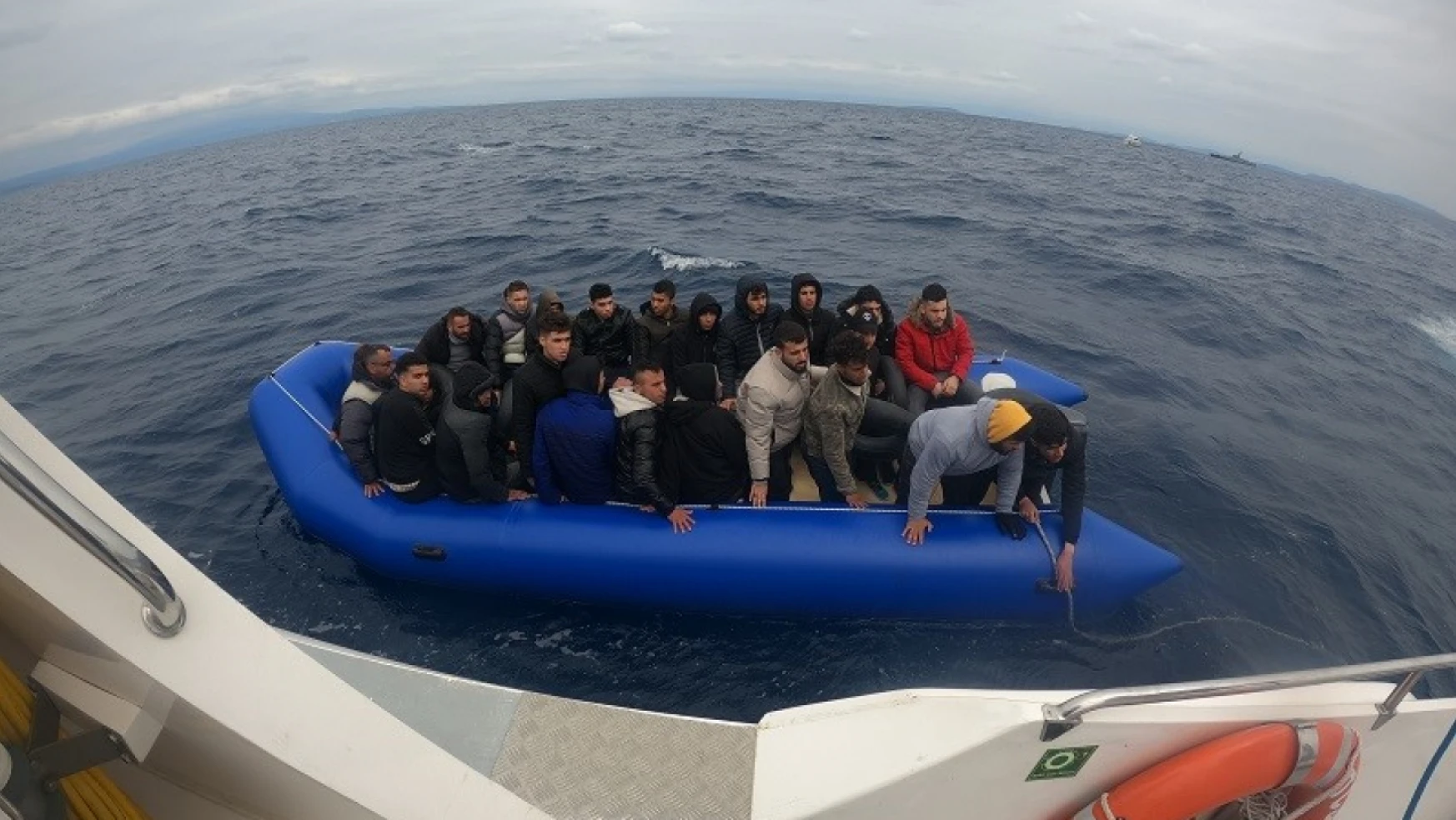 Türk kara sularına geri itilen 24 düzensiz göçmen kurtarıldı