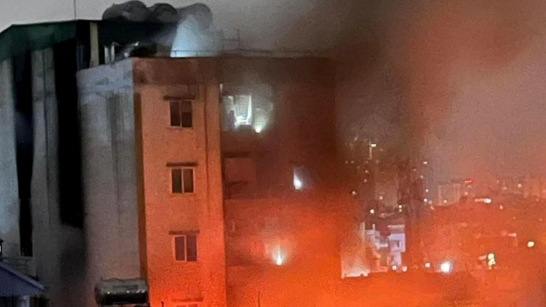 Vietnam'da 9 katlı apartmanda yangın: 30 ölü