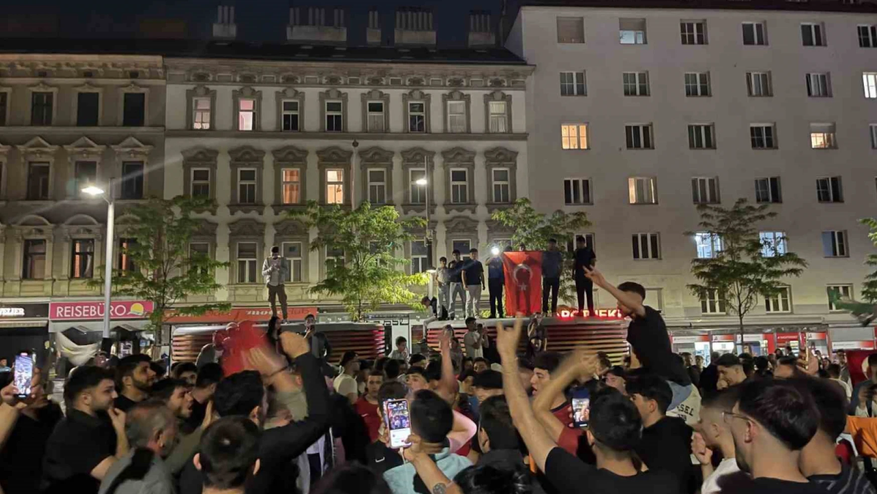 Viyana'da Cumhurbaşkanı Erdoğan'ın seçim zaferi coşkuyla kutlandı