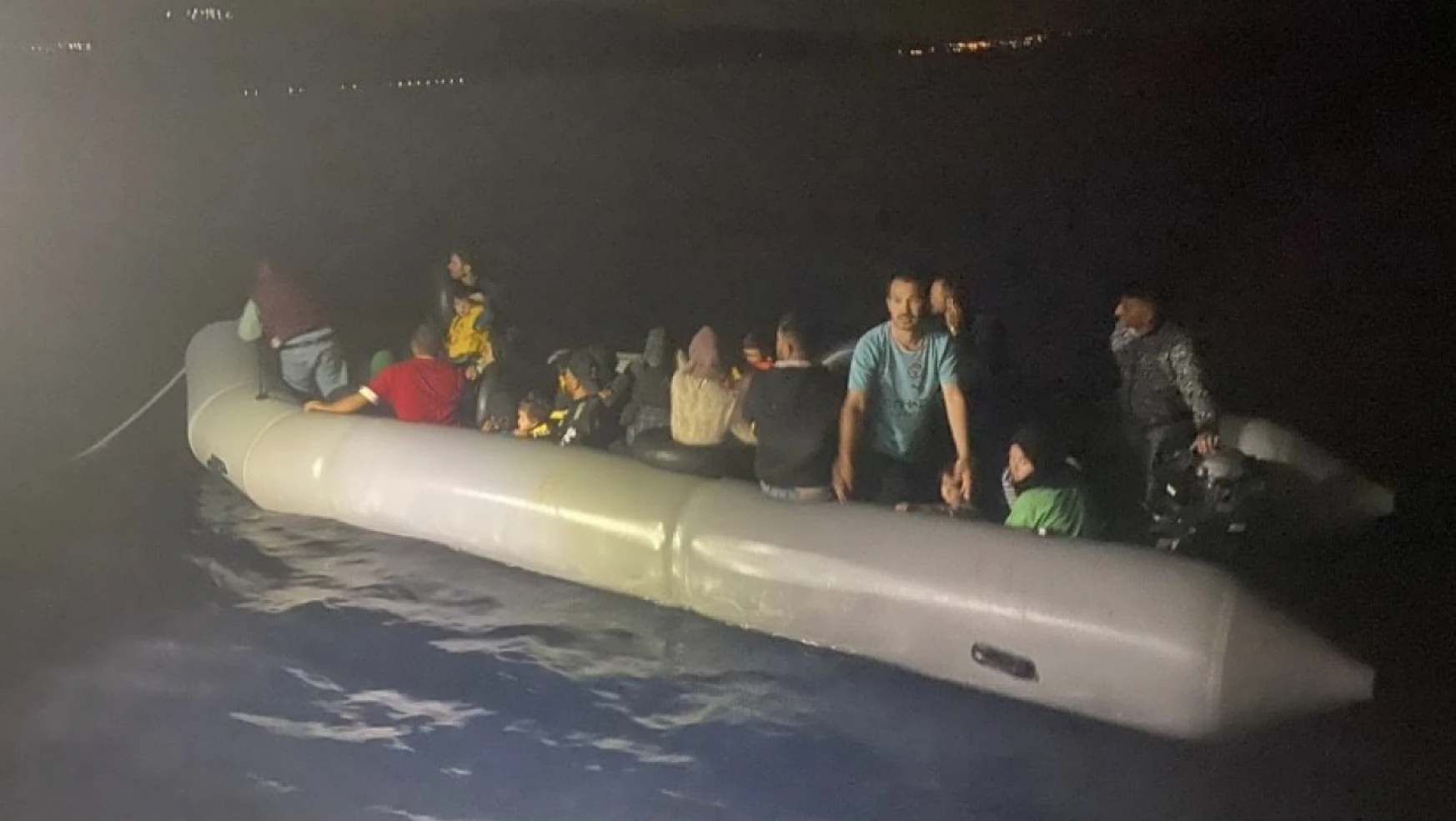 Yunan unsurlarınca ölüme terk edilen 33 kaçak göçmen kurtarıldı