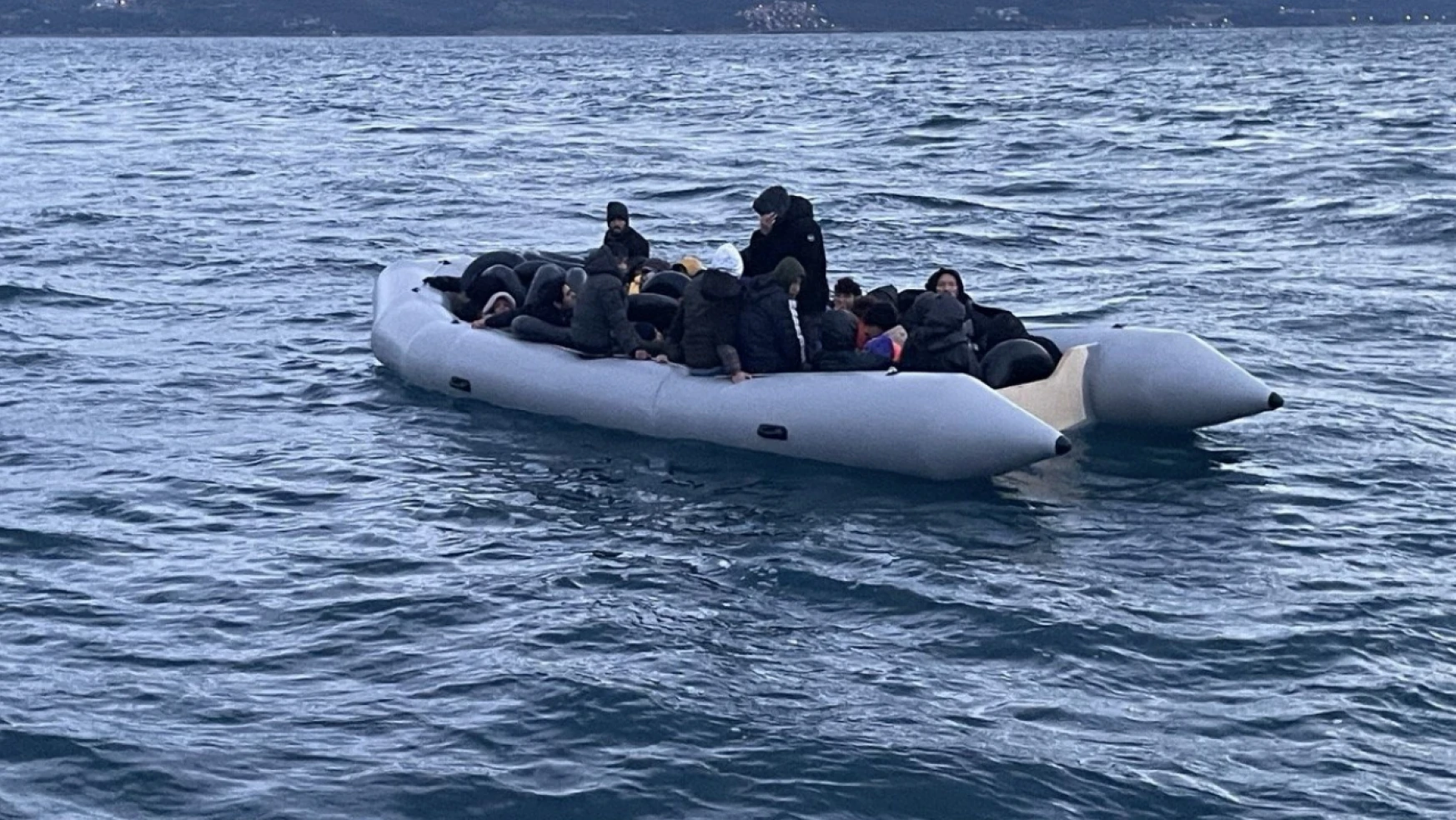 Yunan unsurlarınca ölüme terk edilen 37 kaçak göçmen kurtarıldı