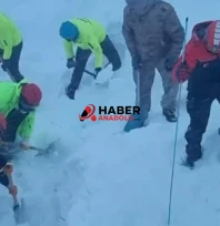 Çığ altında kalan 3 çobandan birinin cansız bedenine ulaşıldı
