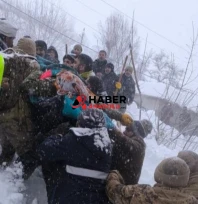 Çığ düştü: 22 ev boşaltıldı