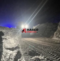 Erzincan-Sivas kara yolu çığ düşmesi sonucu ulaşıma kapandı