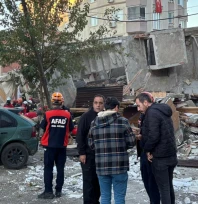 Gebze'de bina çöktü!