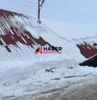 Kar yağışı 945 yerleşim yerini ulaşıma kapadı