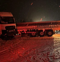 Ortalık savaş alanına döndü: 7 araç birbirine çarptı