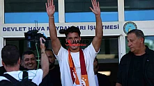 Deniz Gül, Galatasaray için İstanbul'da