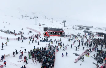 Erciyes sömestirin ilk hafta sonunda 250 bin kişiyi ağırladı