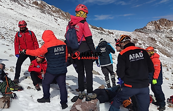 Erciyes'te düşen dağ rehberi hayatını kaybetti
