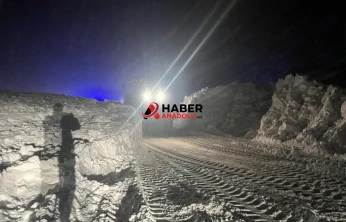 Erzincan-Sivas kara yolu çığ düşmesi sonucu ulaşıma kapandı