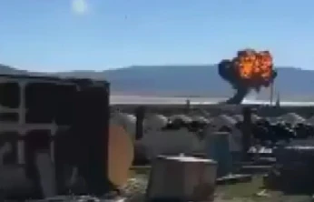 F-16C savaş uçağı çöle düştü! Pilot Saniyelerle Kurtuldu