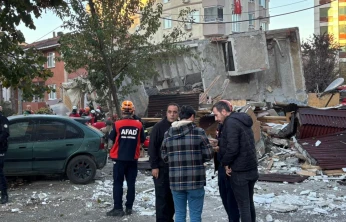 Gebze'de bina çöktü!