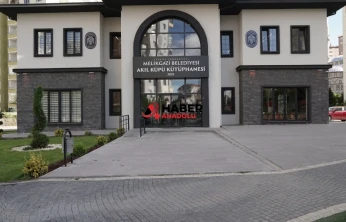 GENÇLERE VE GELECEĞE IŞIK TUTAN YATIRIMI: AKIL KÜPÜ KÜTÜPHANELERİ