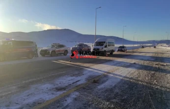 Kayseri'de minibüs ile ticari taksi çarpıştı