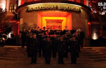 Mehmetçik'ten deprem şehitleri için saygı duruşu