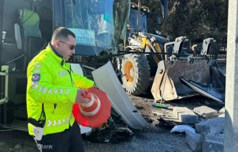 Nevşehir'de Midibüs ile Otomobil Çarpıştı
