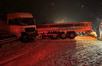 Ortalık savaş alanına döndü: 7 araç birbirine çarptı