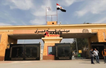 Refah Sınır Kapısı'nda sınırlı açılma