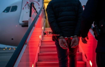 Ulusal seviyede aranan 15 suçlu Türkiye'ye getirildi