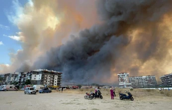 Yangına 8 uçak, 4 helikopter havadan müdahale ediliyor
