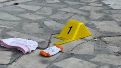 2 aylık bebeğini pencereden attı