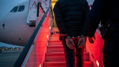 Ulusal seviyede aranan 15 suçlu Türkiye'ye getirildi