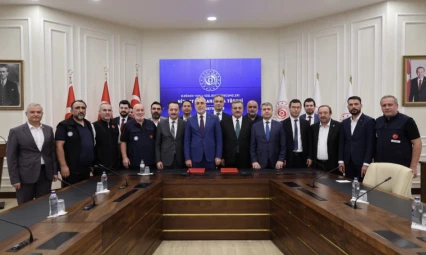 '11 Hizmet Kolunda İmzalar Atıldı, Zam Kararı Hakem Kurulunda'