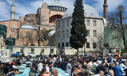 Ayasofya'da deprem paniği