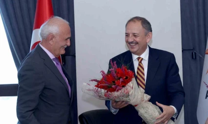 Bakan Özhaseki, AK Parti Yerel Yönetim lerine atanan Yılmaz'ı tebrik etti
