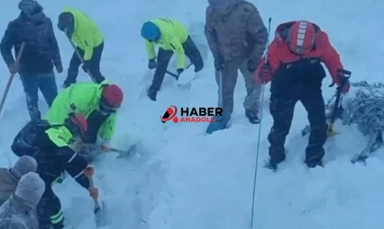 Çığ altında kalan 3 çobandan birinin cansız bedenine ulaşıldı