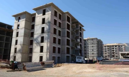 Ebrar Sitesi'nde binalar yükseldi, örnek daireler ortaya çıktı