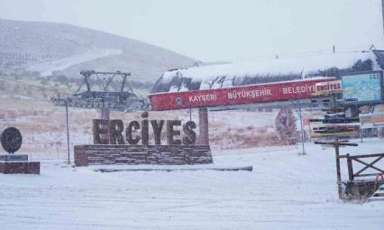 Erciyes'te kar yağışı etkili oluyor