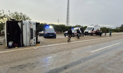 Kozan'da Minibüs Kazası: 11 Tarım İşçisi Yaralı