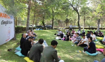 Milletvekili Cıngı ve Rektör Altun öğrenciler ile bir araya geldi