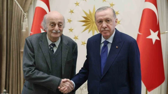 -Cumhurbaşkanı Recep Tayyip Erdoğan, Lübnan'daki Dürzi lider Velid Canbolat'ı kabul etti.