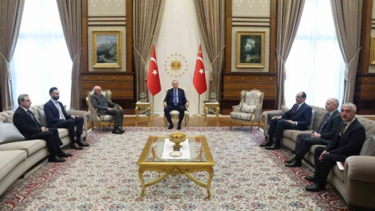 -Cumhurbaşkanı Recep Tayyip Erdoğan, Lübnan'daki Dürzi lider Velid Canbolat'ı kabul etti.