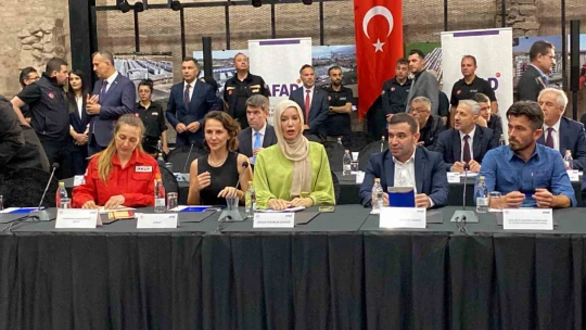 Bakan Yerlikaya: , Bugüne kadar 76 bin hak sahibi kuralarını çekti. Muhtemelen bu ay sonunda 24 bin konutun yine hak sahiplerine kuraları yapılacak
