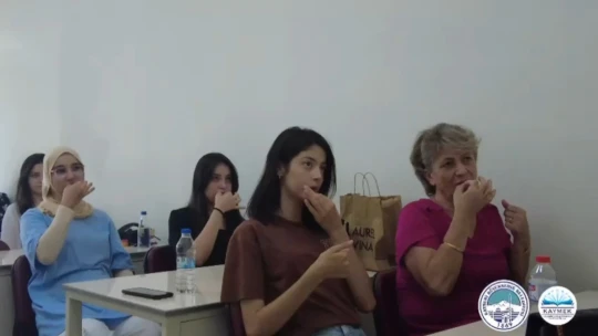 Büyükşehir KAYMEK'in Türk İşaret Dili Kursuna vatandaşlardan tam not
