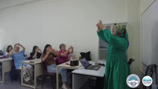 Büyükşehir KAYMEK'in Türk İşaret Dili Kursuna vatandaşlardan tam not