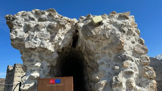 Depremde zarar gören tarihi yapılar aslına uygun şekilde onarılacak