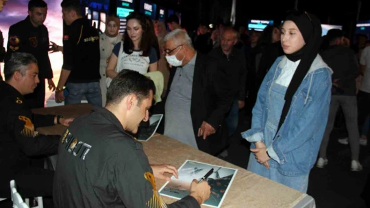 Kayseri'de SOLOTÜRK pilotlarına yoğun ilgi