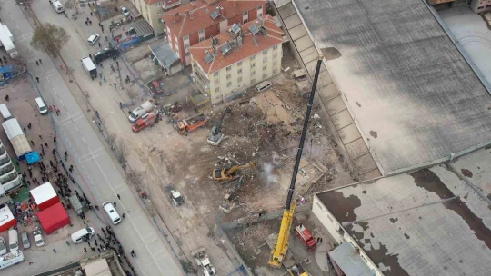 Konya'da 2 kişinin öldüğü çöken binada düşük dayanımlı tuğla kullanılmış