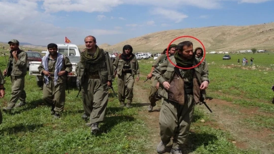 MİT, terörden arananlar listesinde kırmızı kategoride yer alan PKK/YPG'nin sözde Şehba bölge sorumlusu 'Yaşar Hakkari' kod adlı Yaşar Çekik'i Suriye'de etkisiz hale getirdi.