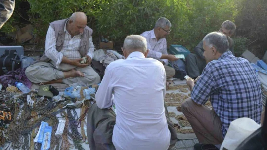 Türkiye'de kahvesi, Irak'ta tesbihi yapılıyor